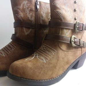 New girls cowboy inspired boots size 4